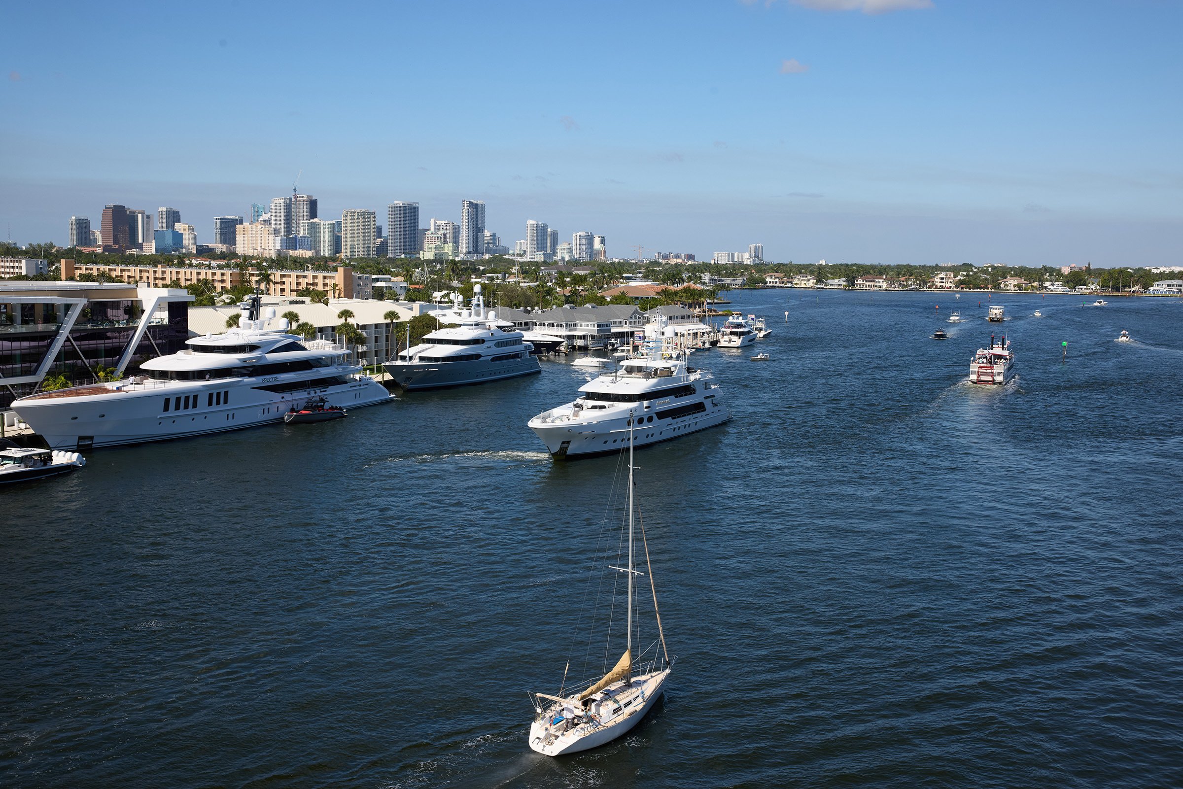 Yachts and sailboats in the Fort Lauderdale waters